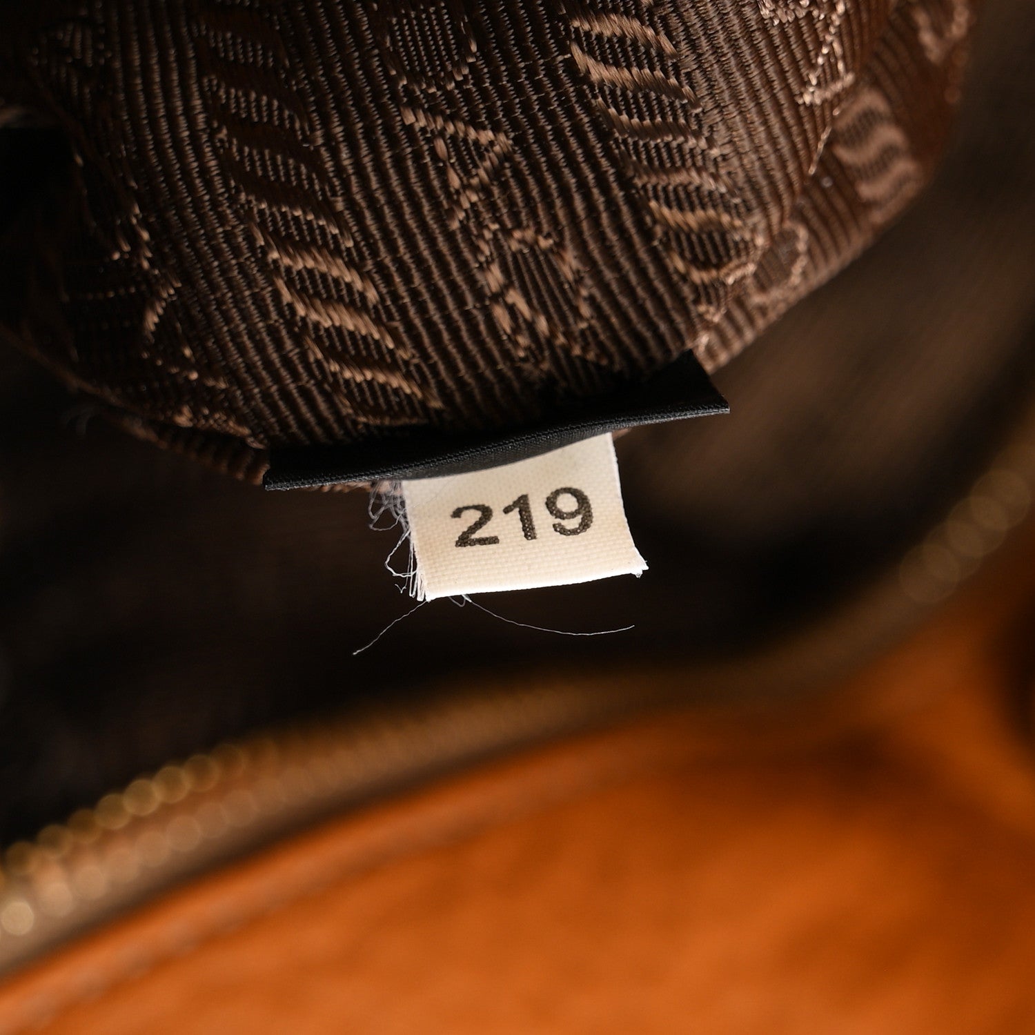 Vitello Daino Shopping Tote Ambra - Image 8