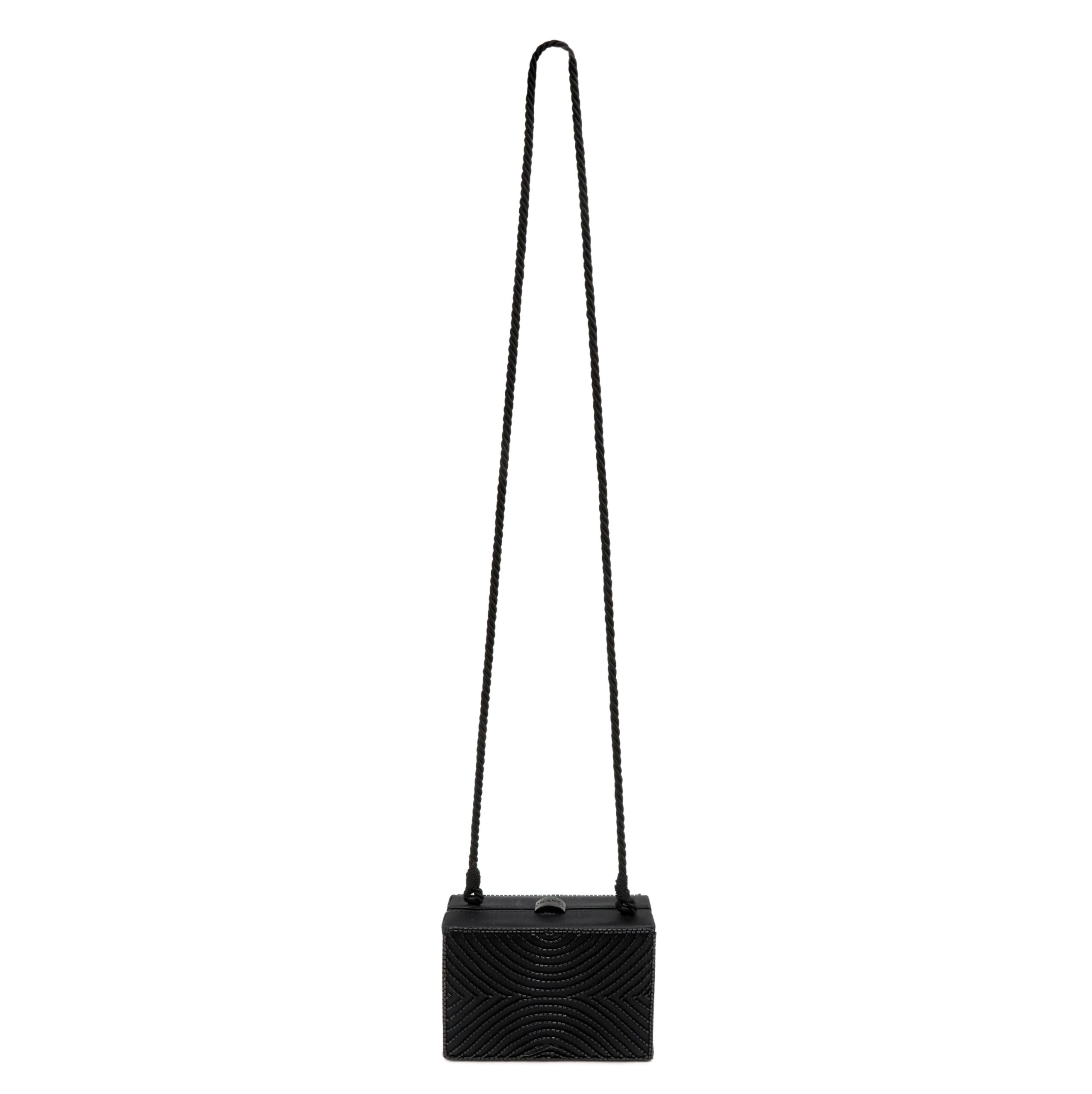 Chanel Evening Bag Hand-Beaded Black Satin w/Ruthenium Hardware - 图片 3