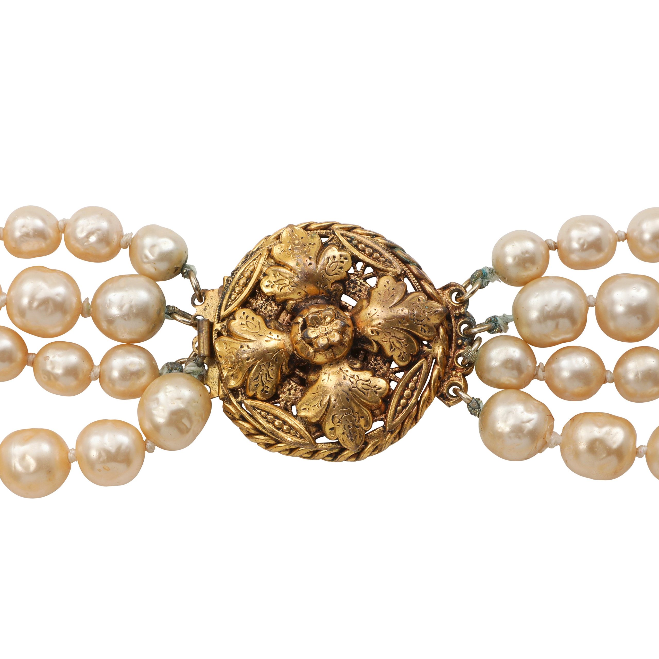 Chanel Vintage 4 Strand Pearl Necklace w/Medallion Clasp - 图片 4