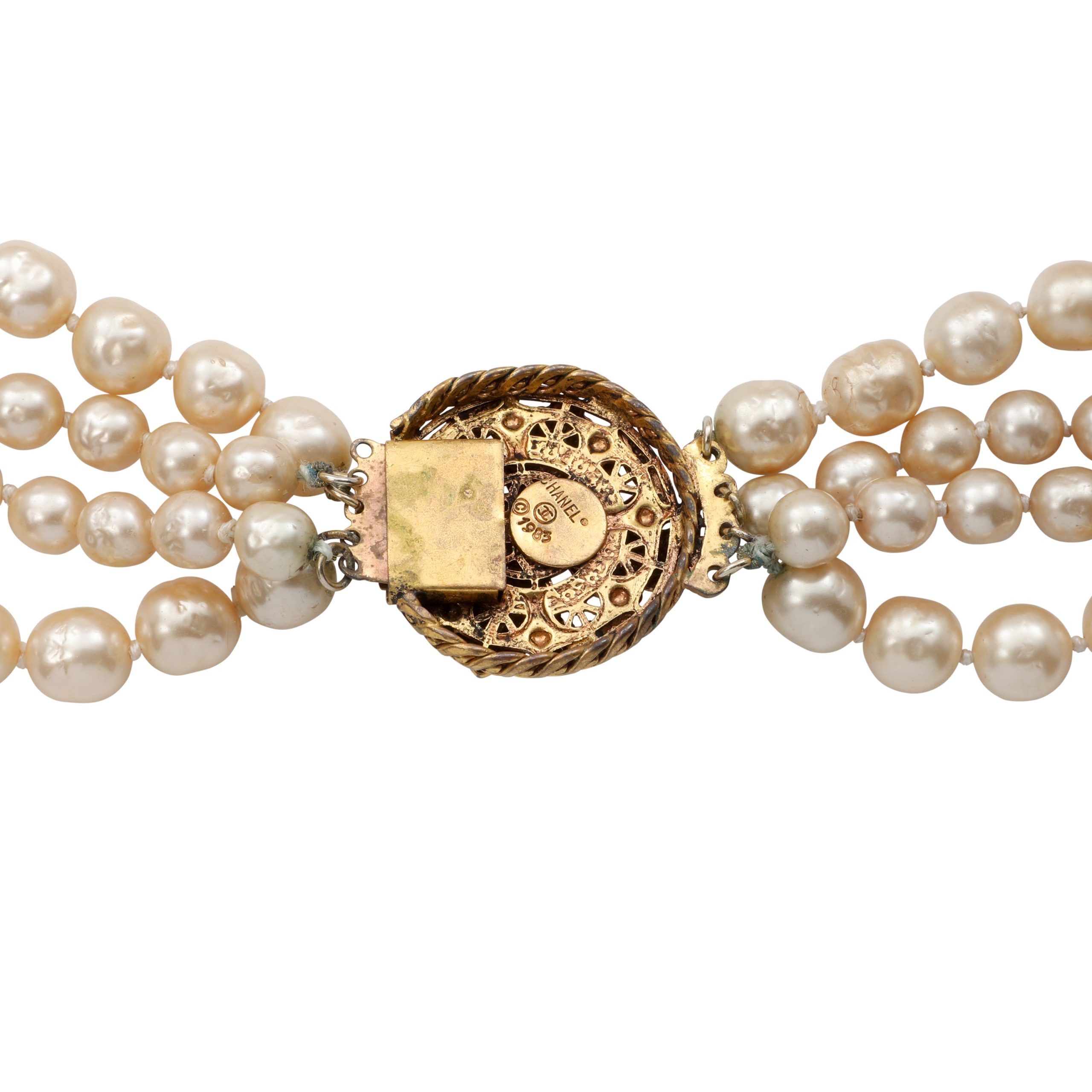 Chanel Vintage 4 Strand Pearl Necklace w/Medallion Clasp - 图片 5