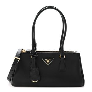 Soft Grain Medium East West Galleria Double Zip Bag Black