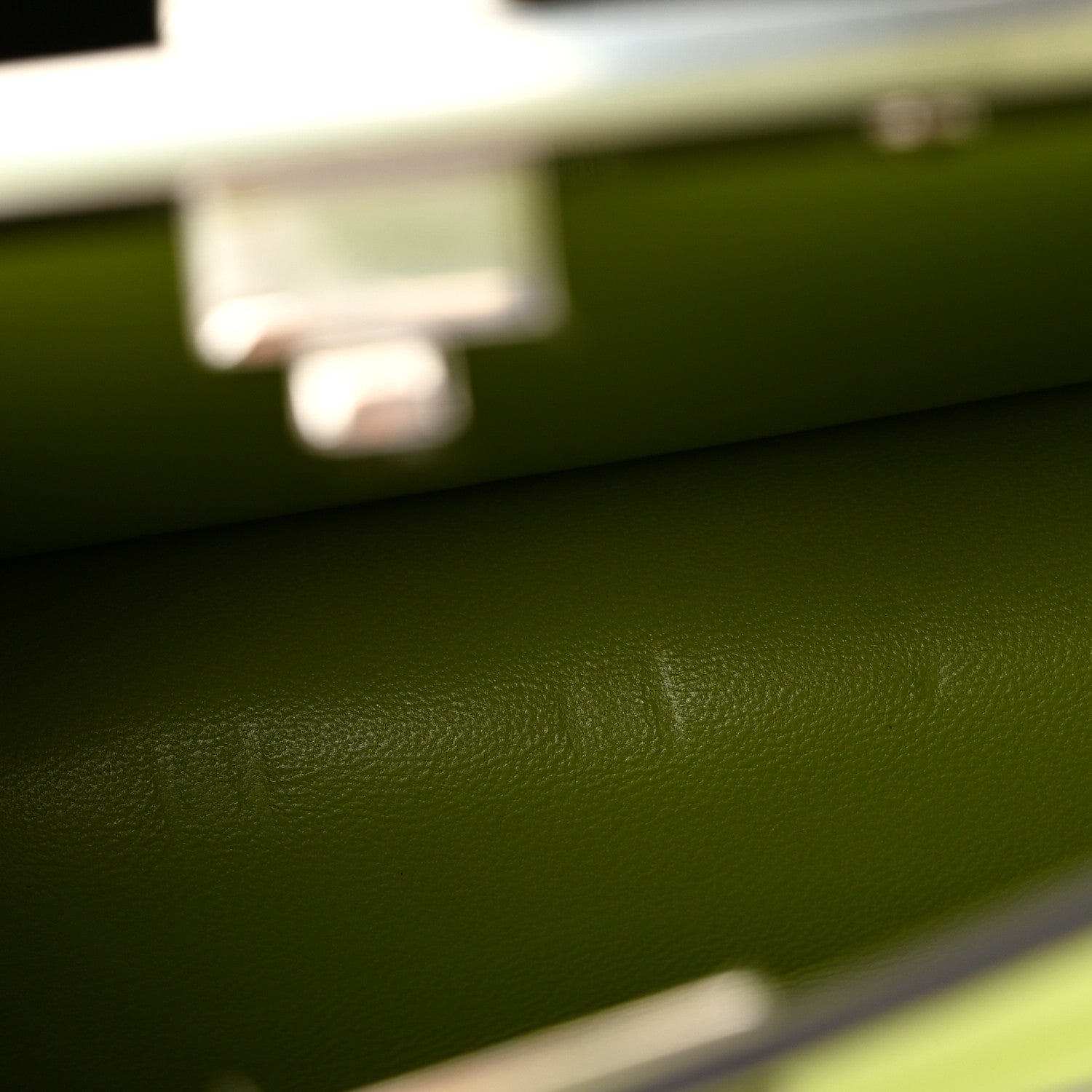 Shiny Nappa Petite Peekaboo I SEE U Satchel Verde Mela - Image 6