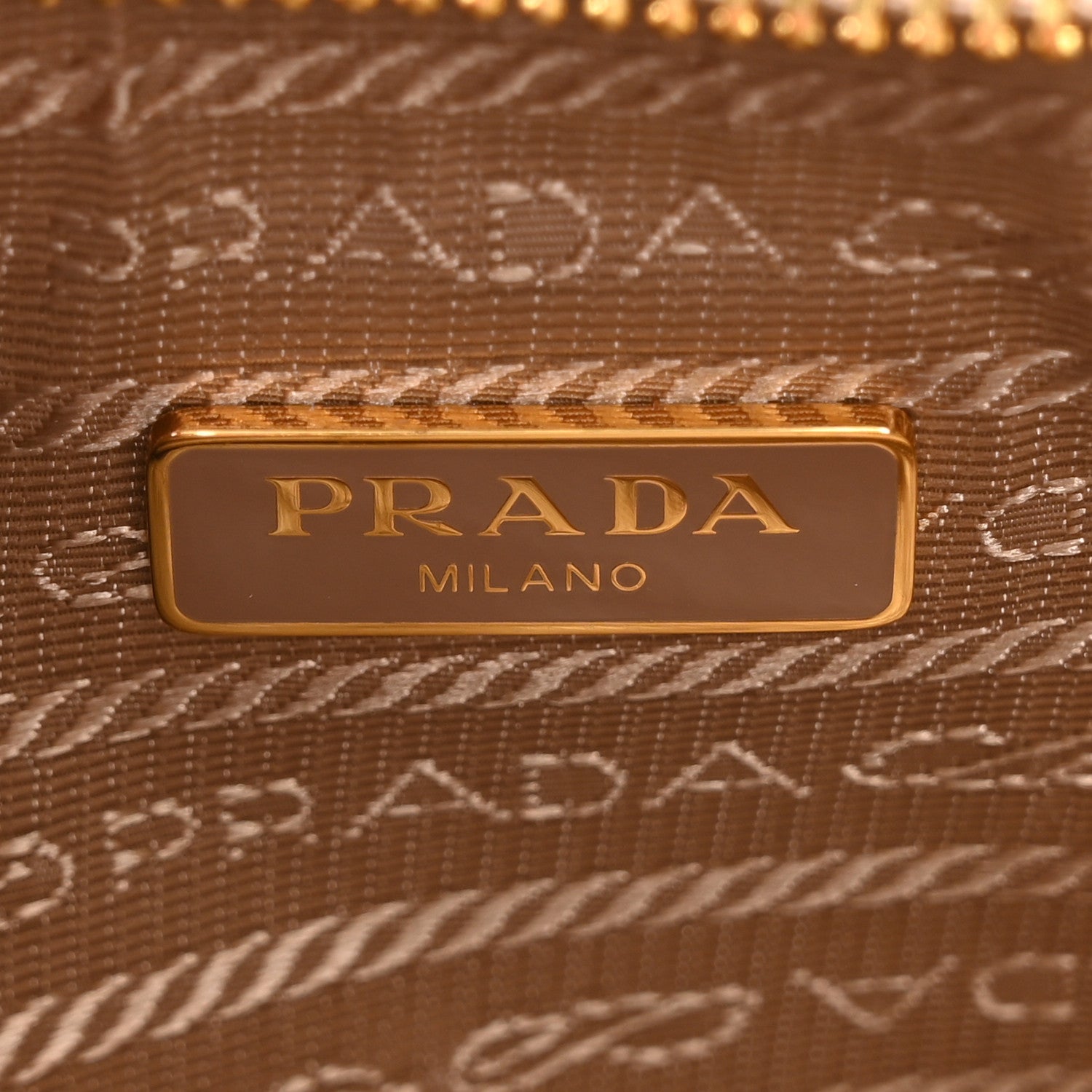Saffiano Lux Re-Edition 2005 Shoulder Bag Cammeo - Image 6