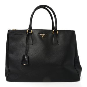Saffiano Lux Large Galleria Double Zip Tote Black