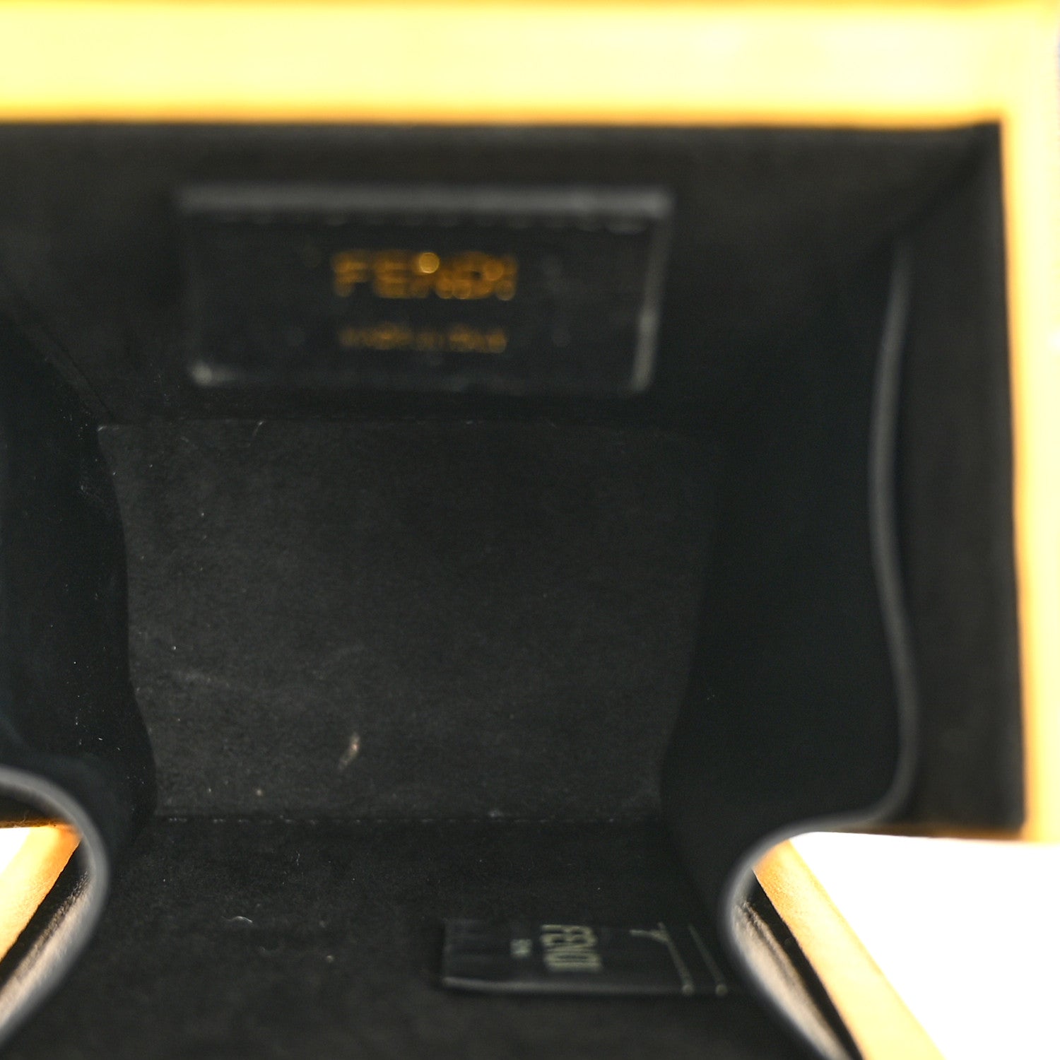 Vitello Fluffy Logo Vertical Box Yellow Box Black - Image 5