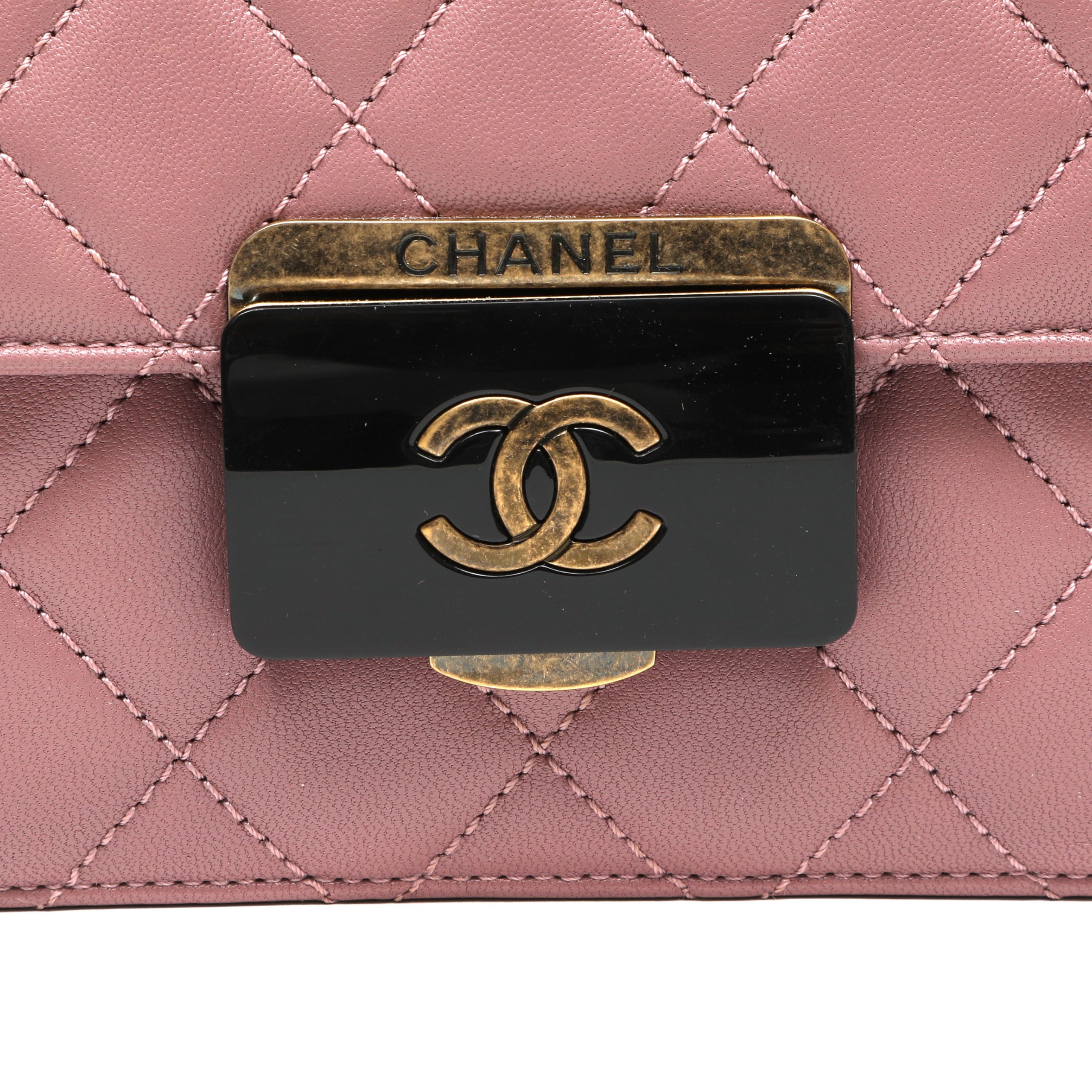 Chanel Small Beauty Lock Flap Bag Pink Quilted Lambskin w/Gold Hardware - 图片 3