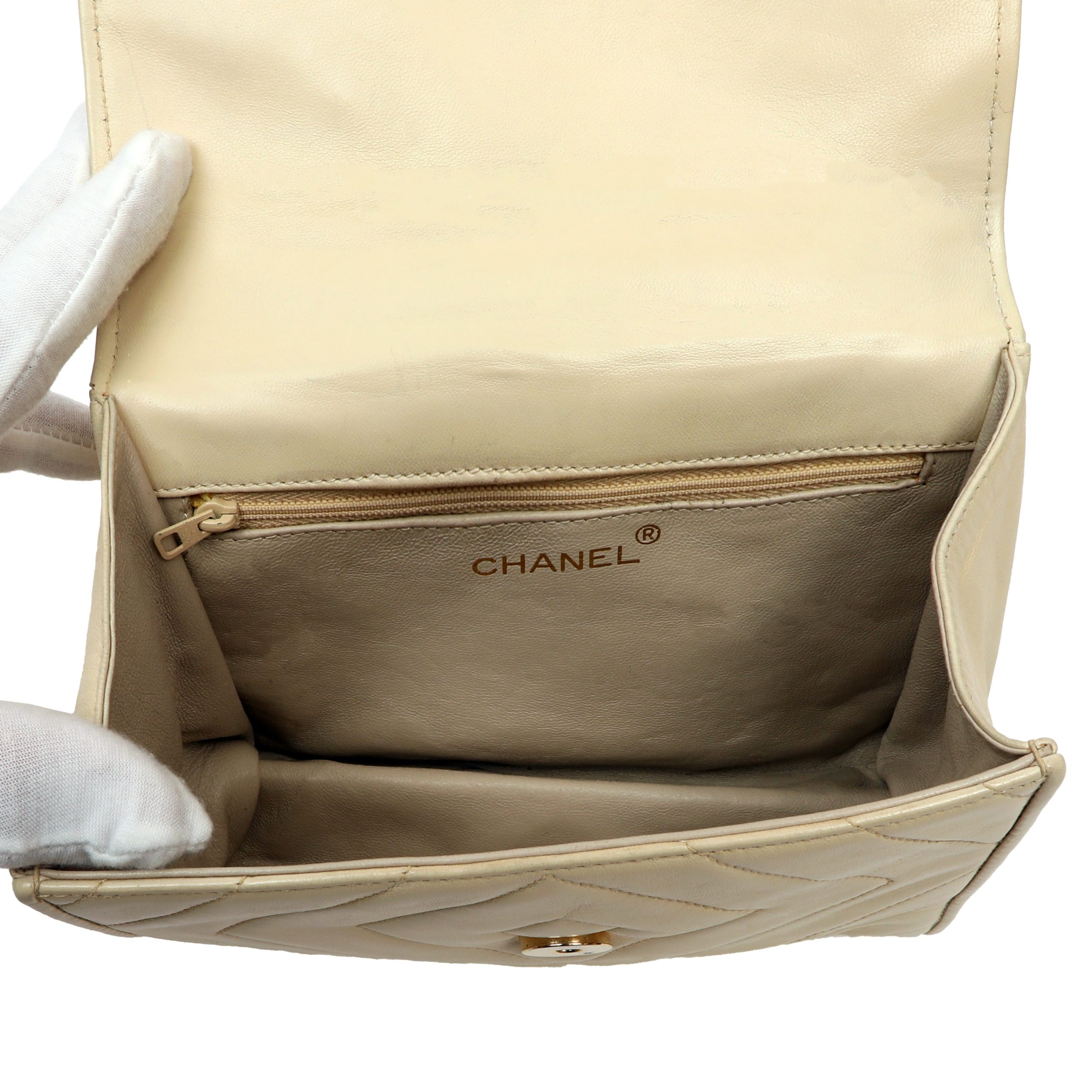 Chanel Diamond Quilted Lambskin Shoulder Bag w/Gold Chain Strap Featuring Pearls - 图片 10