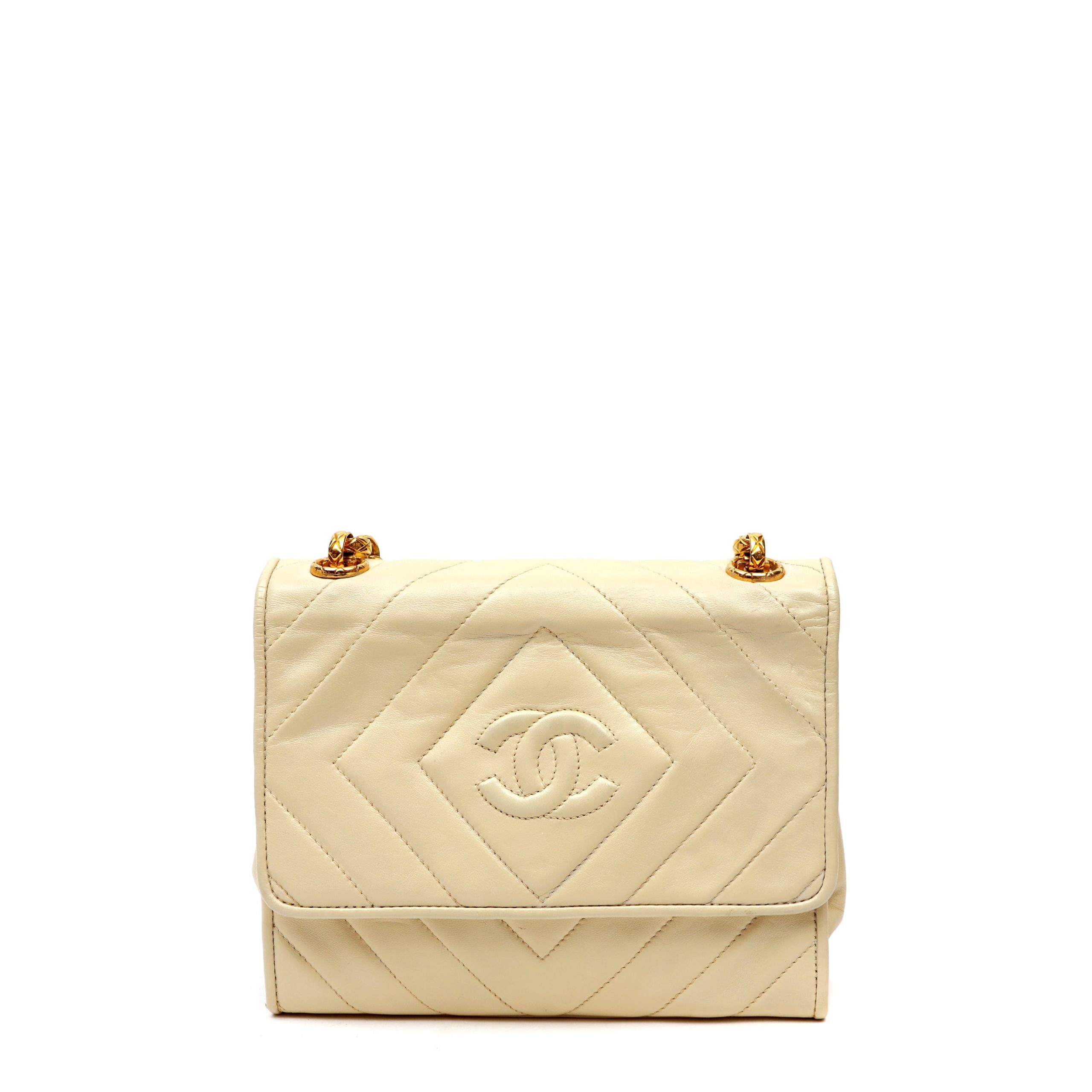 Chanel Diamond Quilted Lambskin Shoulder Bag w/Gold Chain Strap Featuring Pearls - 图片 11