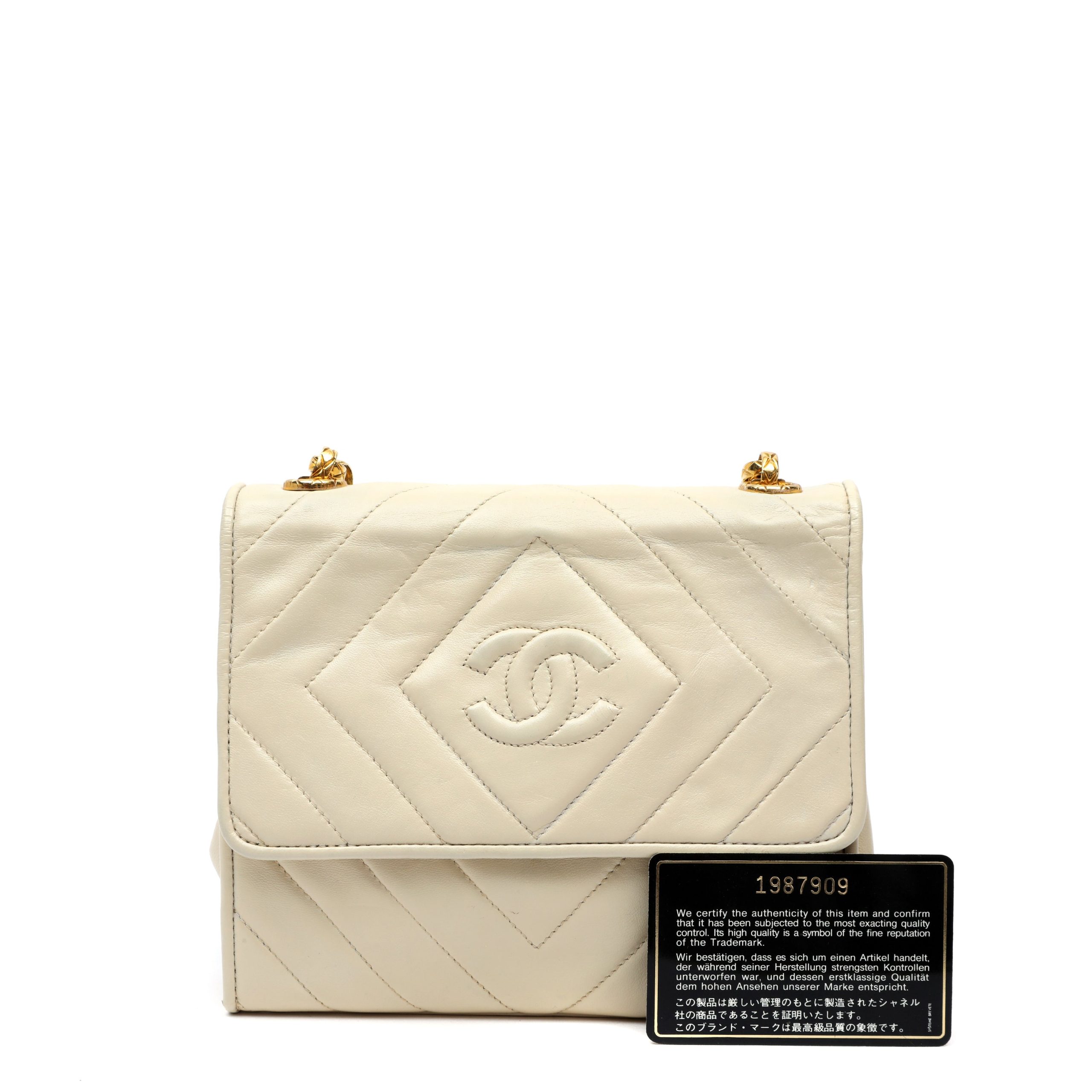 Chanel Diamond Quilted Lambskin Shoulder Bag w/Gold Chain Strap Featuring Pearls - 图片 3