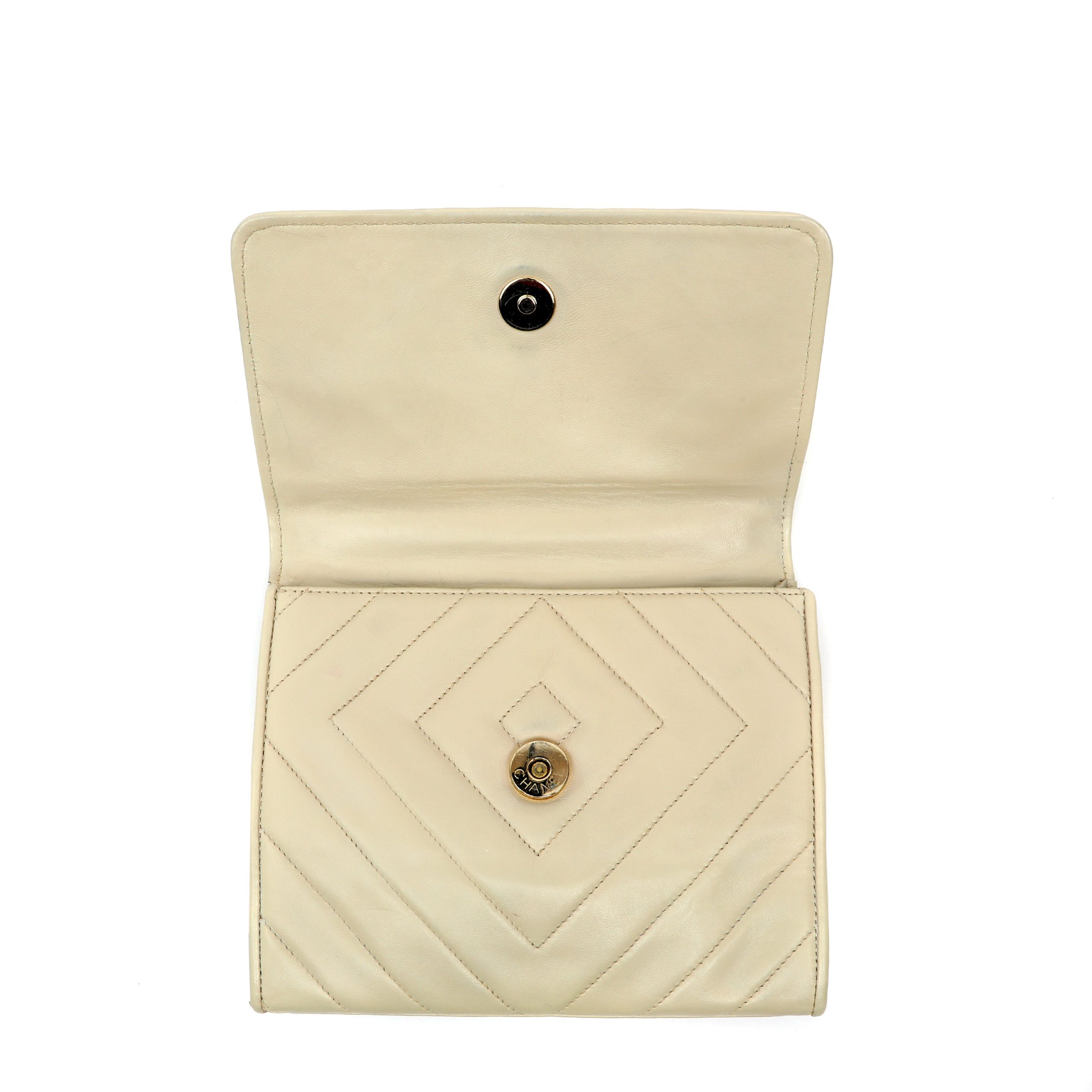 Chanel Diamond Quilted Lambskin Shoulder Bag w/Gold Chain Strap Featuring Pearls - 图片 8