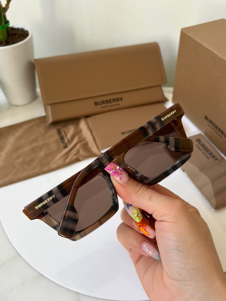 Burberry BE4392U Briar Sunglasses in Vintage Check - 图片 3
