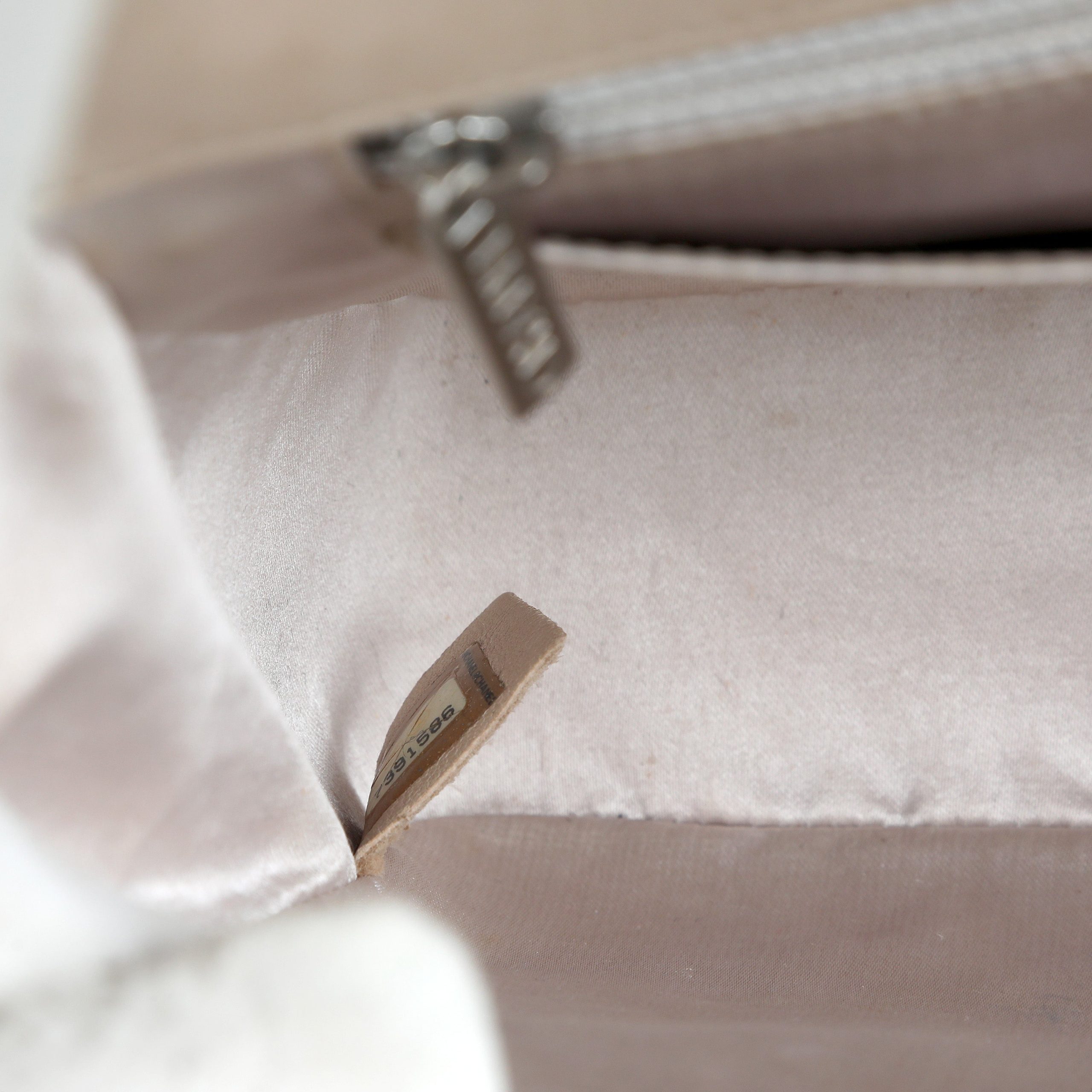 Chanel Med Classic Embellished In White Swarovski Pearls w/Silver Hardware - 图片 8