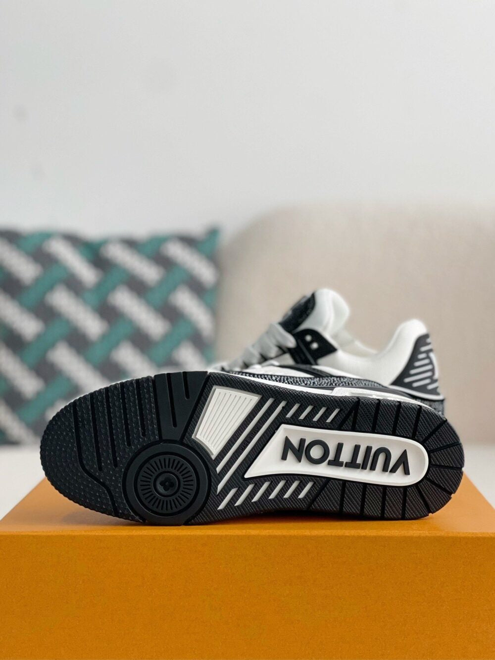Louis Vuitton LV Trainer Sneaker Denim Monogram Black Diamond - 图片 4