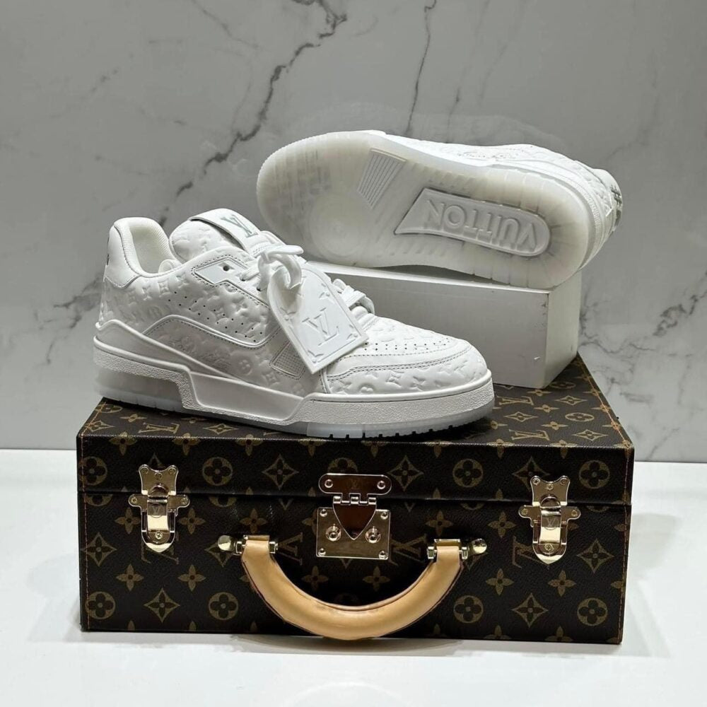 Louis Vuitton LV Trainer Sneaker Triple White Monogram Embossed Edition - 图片 2