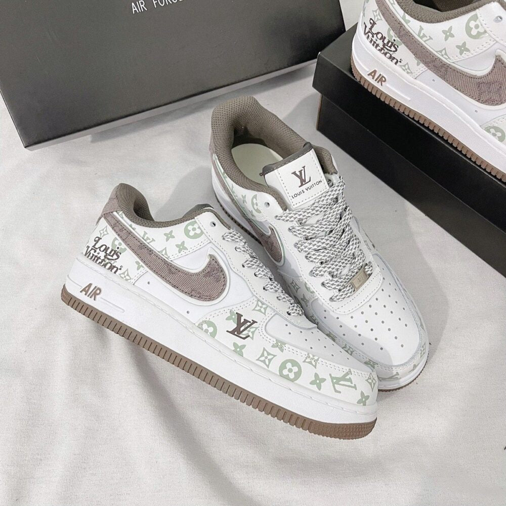 Louis Vuitton x Nike Air Force 1 White Mocha Monogram (Custom) - 图片 2