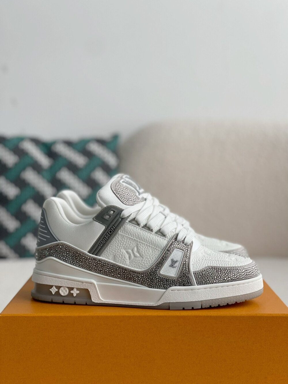 Louis Vuitton LV Trainer Sneaker Denim Monogram Grey Diamond - 图片 2