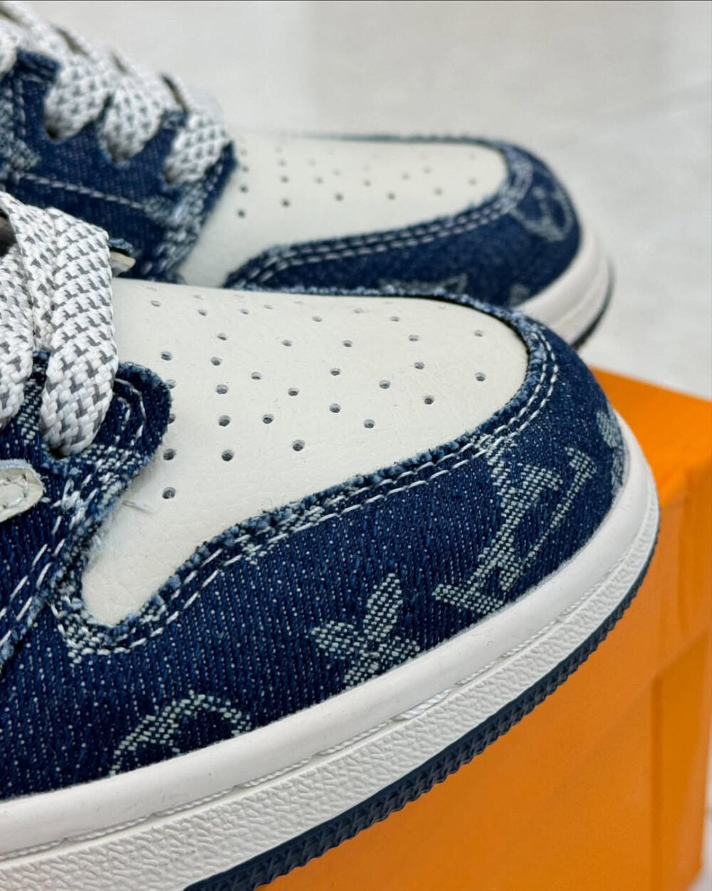 Louis Vuitton x Nike Air Jordan 1 Low Monogram Denim (Custom) - 图片 3