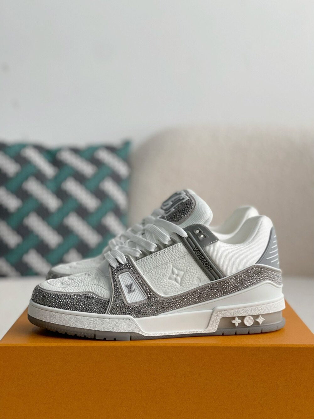 Louis Vuitton LV Trainer Sneaker Denim Monogram Grey Diamond - 图片 3