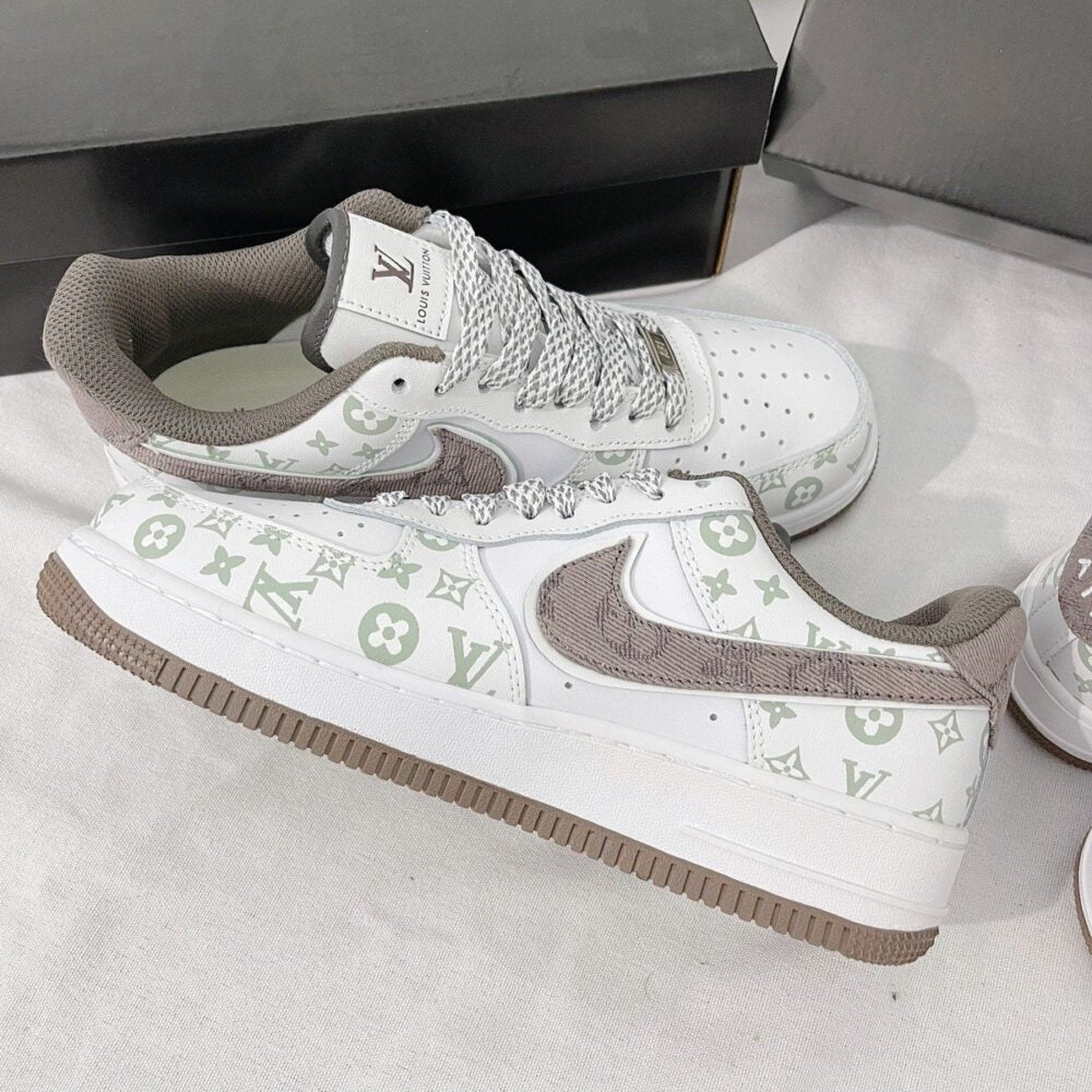 Louis Vuitton x Nike Air Force 1 White Mocha Monogram (Custom) - 图片 4