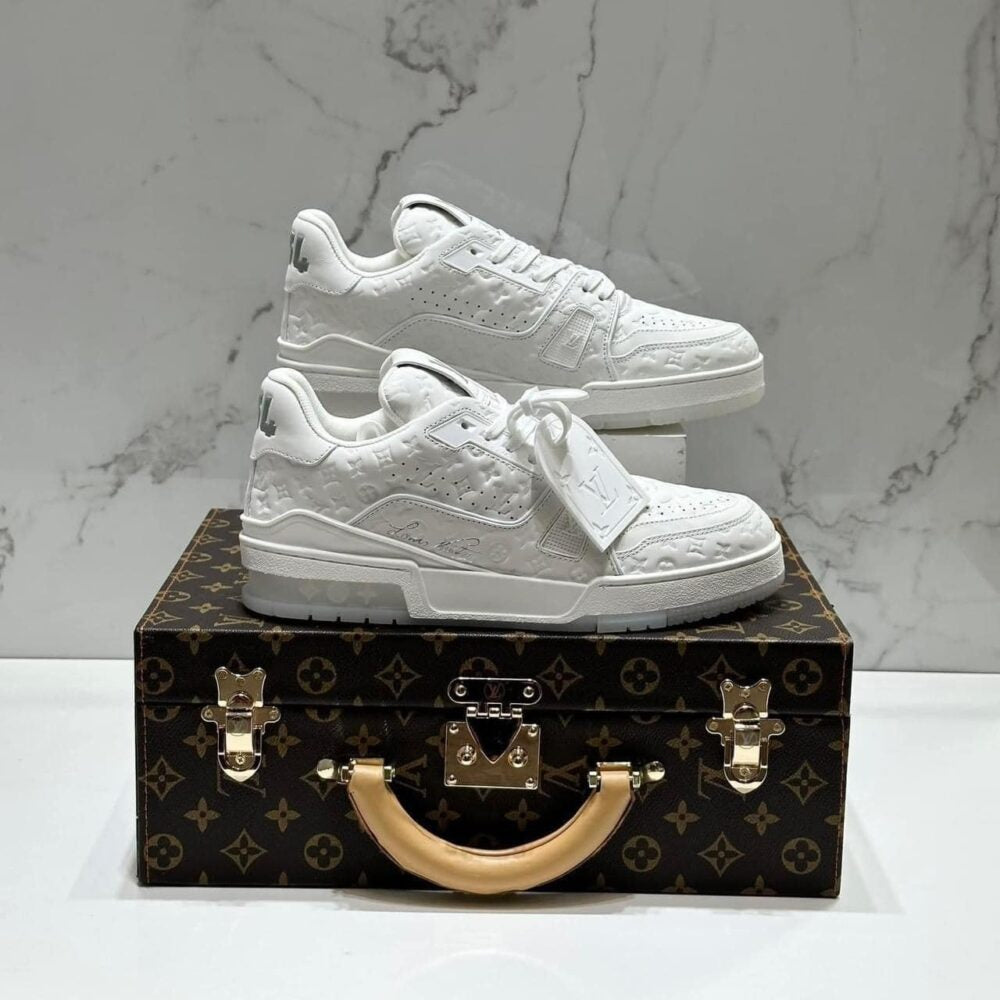 Louis Vuitton LV Trainer Sneaker Triple White Monogram Embossed Edition - 图片 4