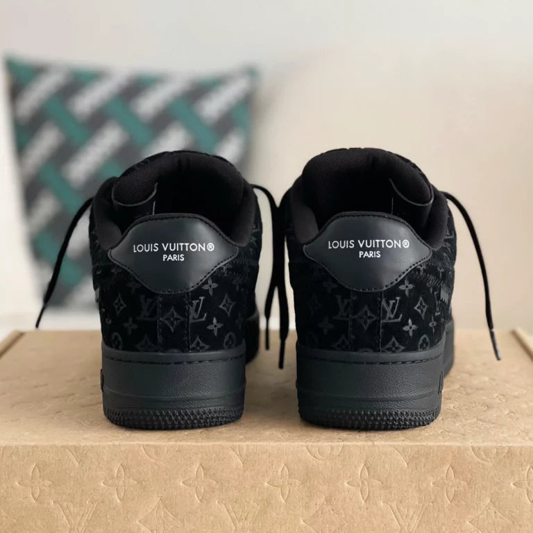 Louis Vuitton x Nike Air Force 1 Low Triple Black - 图片 4