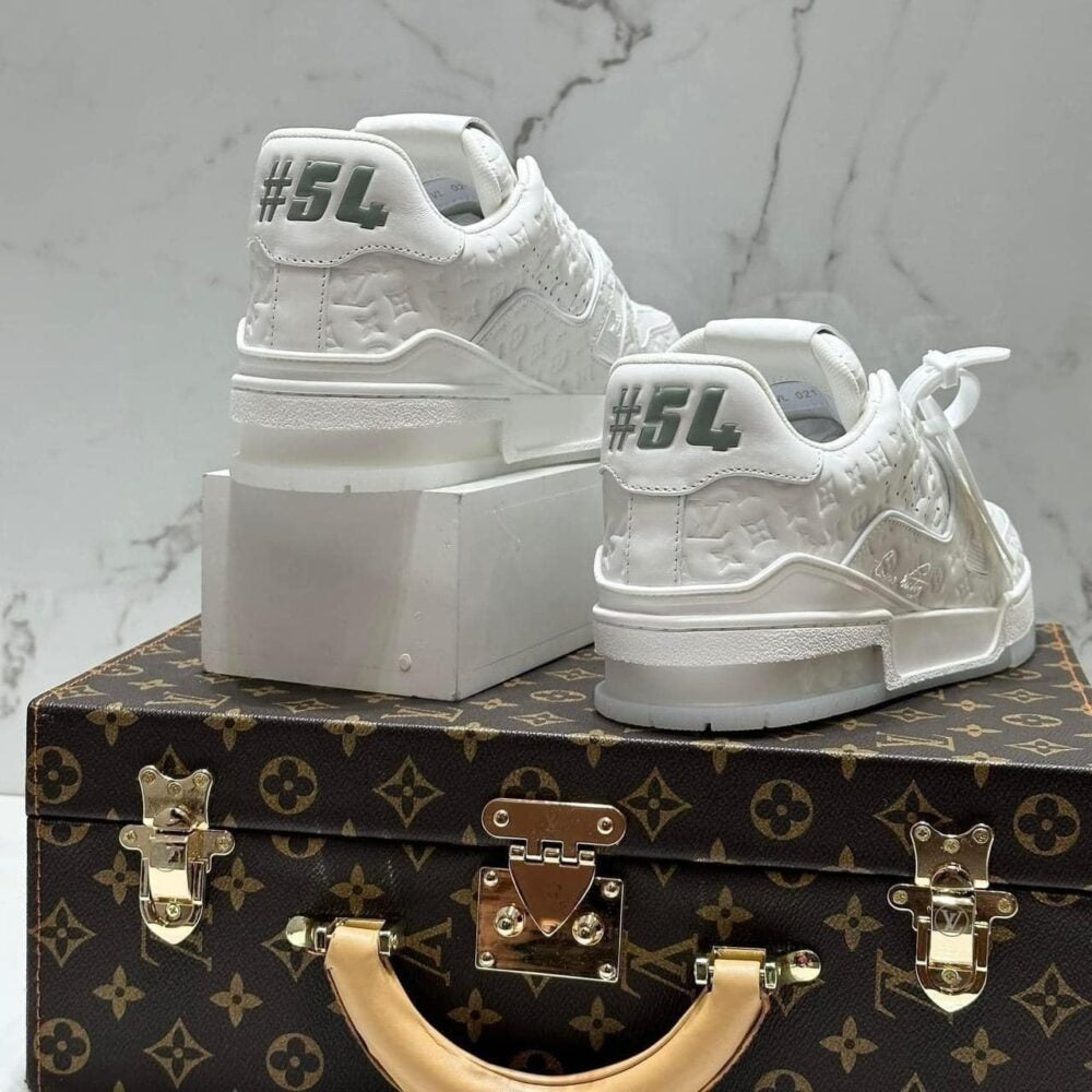 Louis Vuitton LV Trainer Sneaker Triple White Monogram Embossed Edition - 图片 5