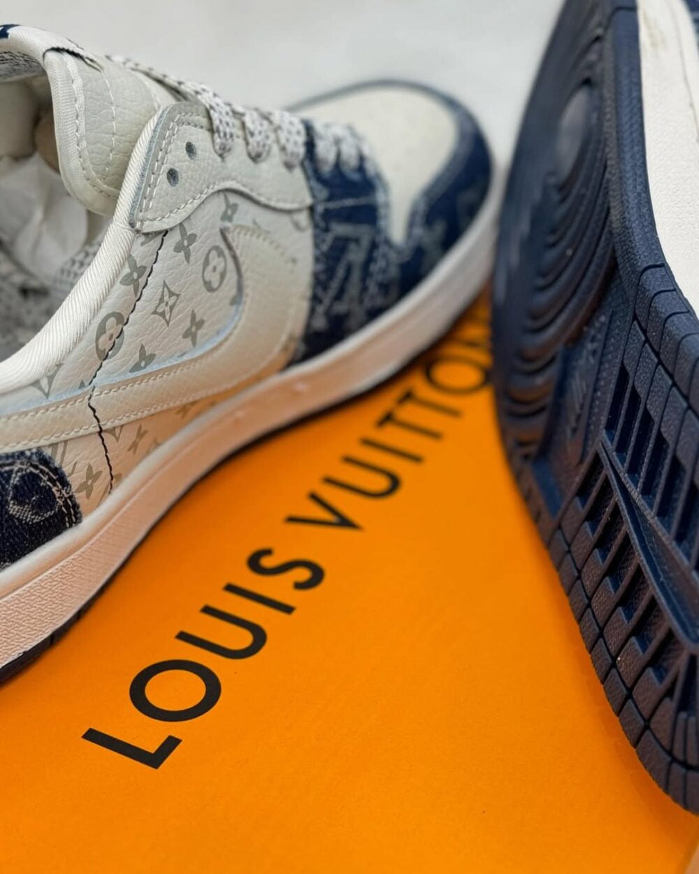 Louis Vuitton x Nike Air Jordan 1 Low Monogram Denim (Custom) - 图片 5