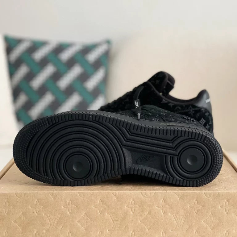 Louis Vuitton x Nike Air Force 1 Low Triple Black - 图片 8