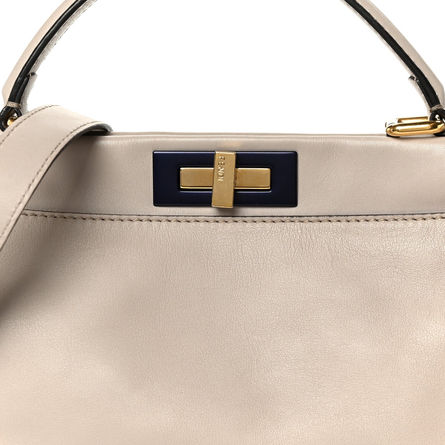 Vitello Seta Shiny Nappa Medium Peekaboo Iconic Satchel Grigio Polvere Magenta - Image 10