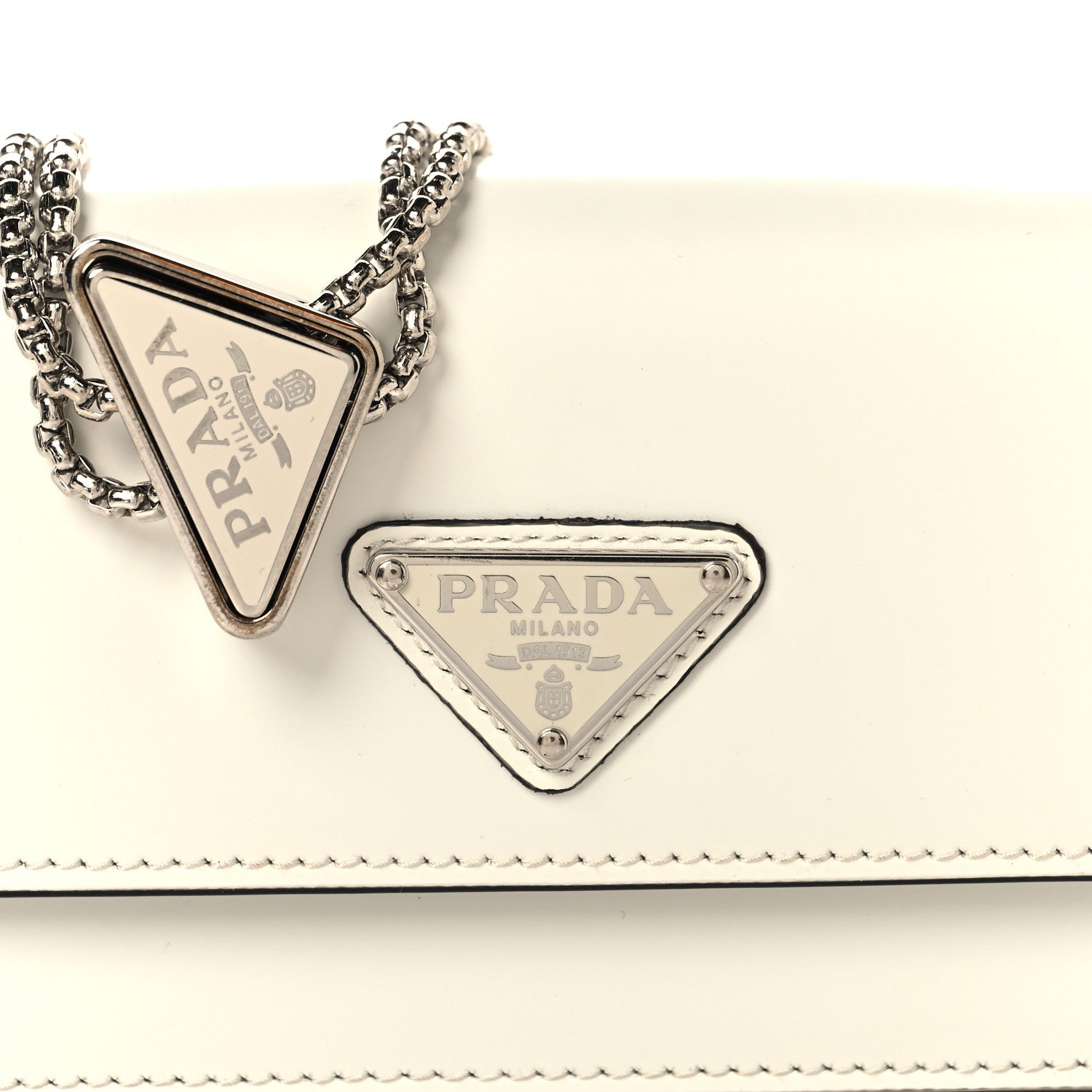 Spazzolato Card Holder With Chain White - Image 8