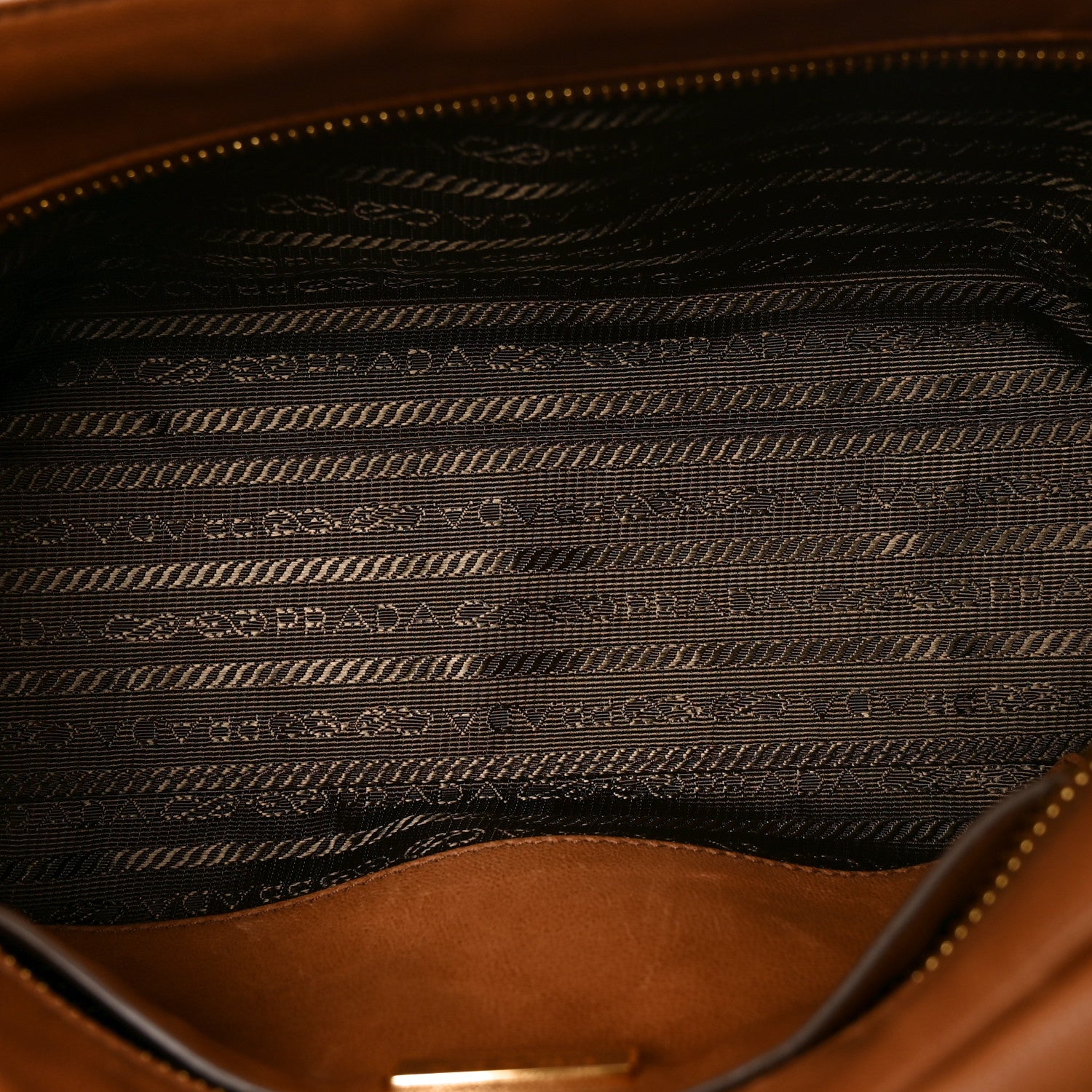 Nappa Medium Explore Shoulder Bag Caramel - Image 5