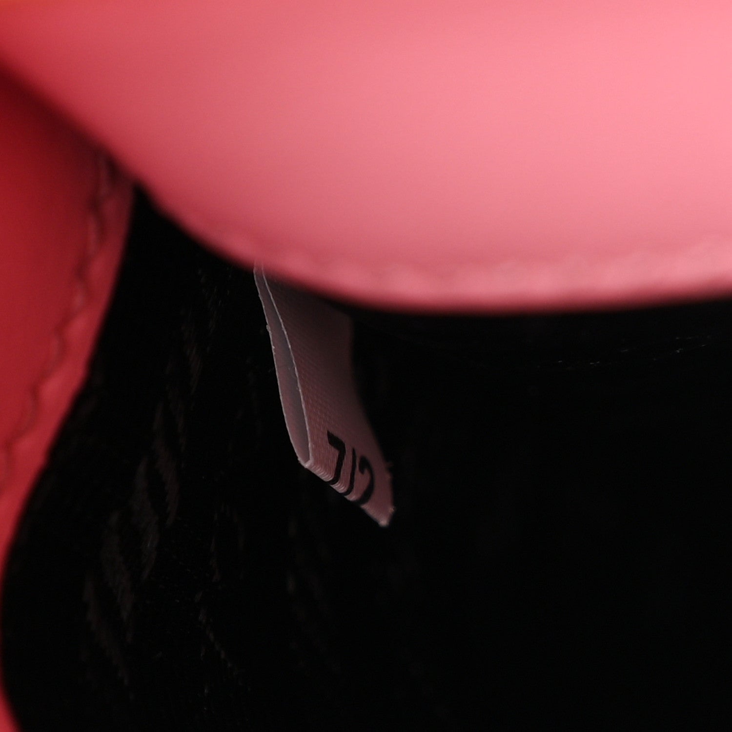 Saffiano City Calfskin Small Paradigme Bag Petalo - Image 7