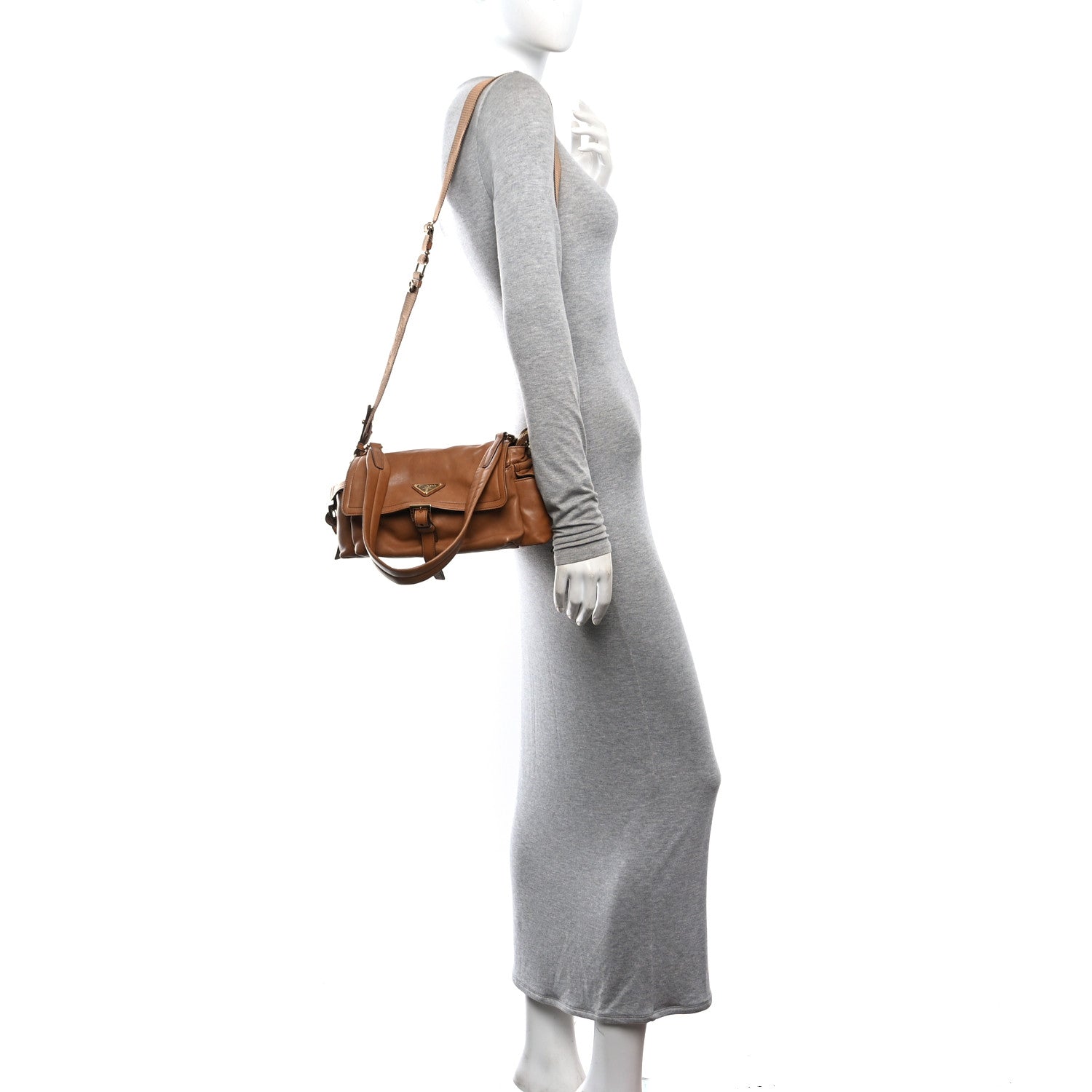Nappa Medium Explore Shoulder Bag Caramel - Image 2