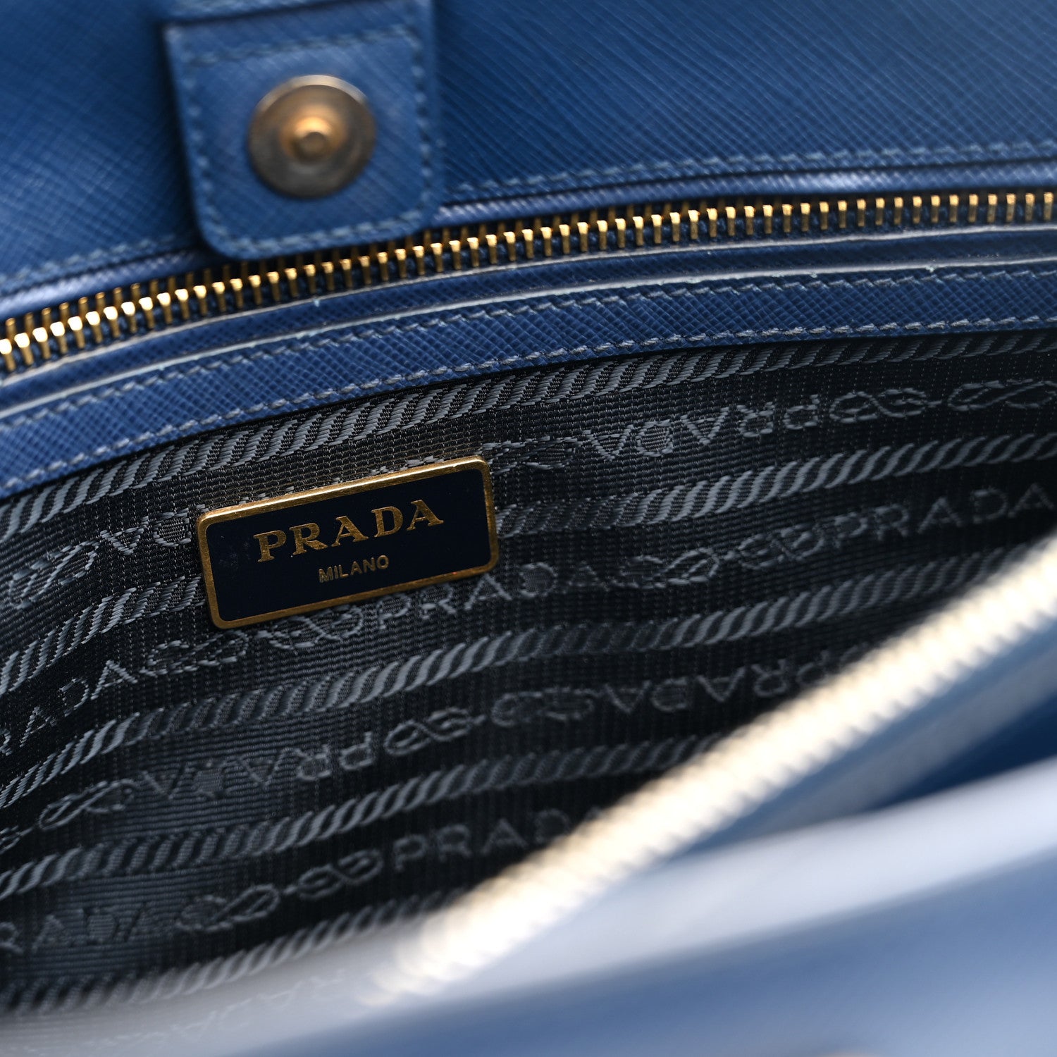 Saffiano Lux Medium Tote Bluette - Image 6