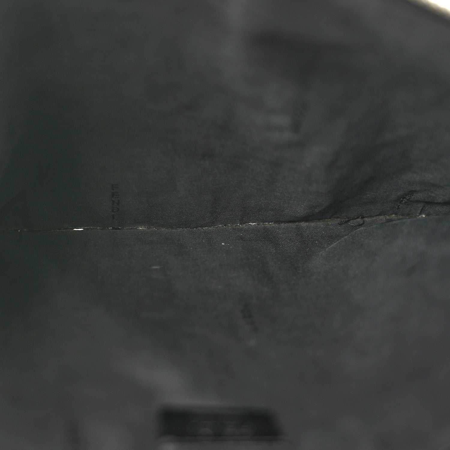 Vitello Grace FF 1974 Embossed Flat Pouch Anthracite - Image 5