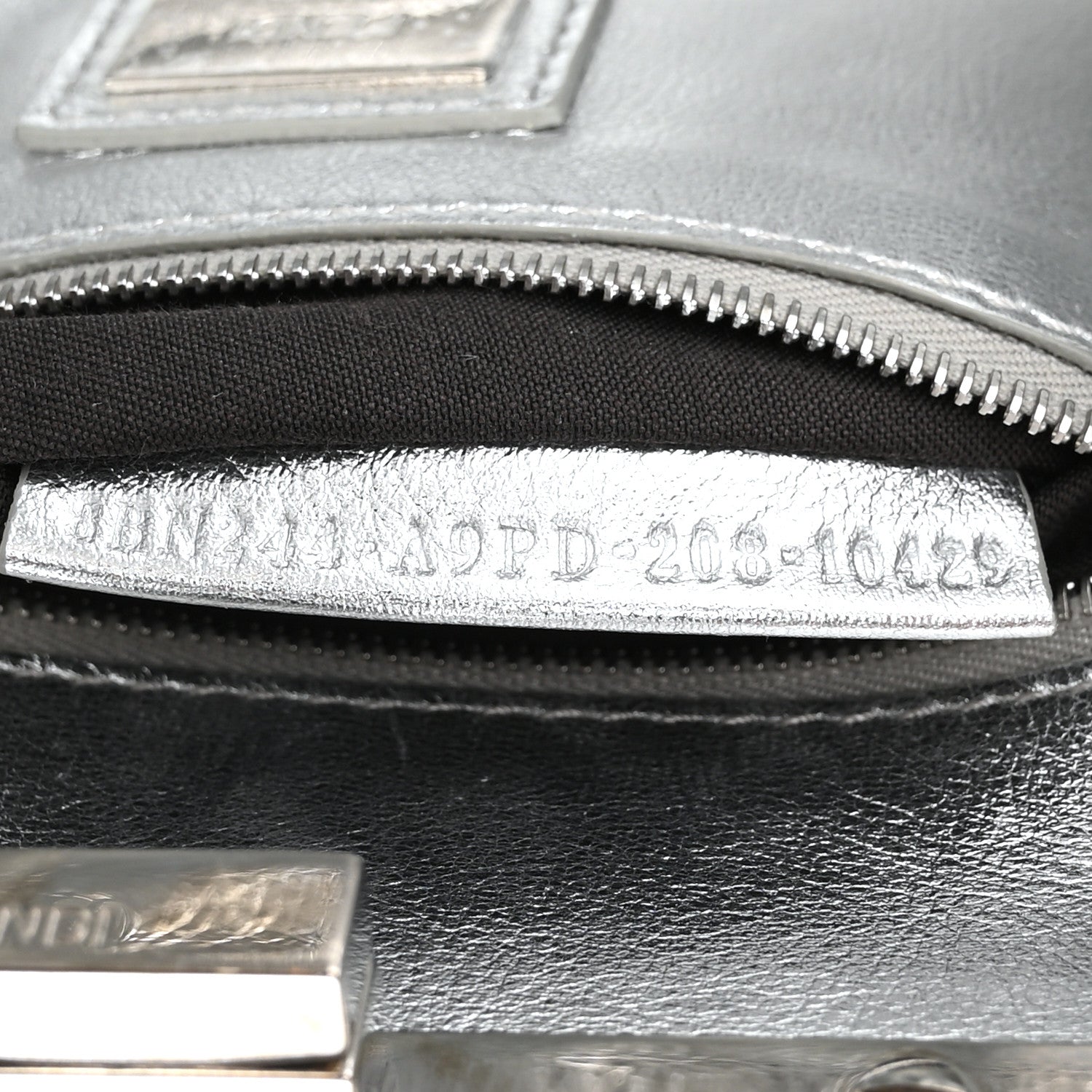 Vitello Catalan Mirror Sequin FF 1974 Embroidered Mini Peekaboo Iconic Satchel Argento - Image 7